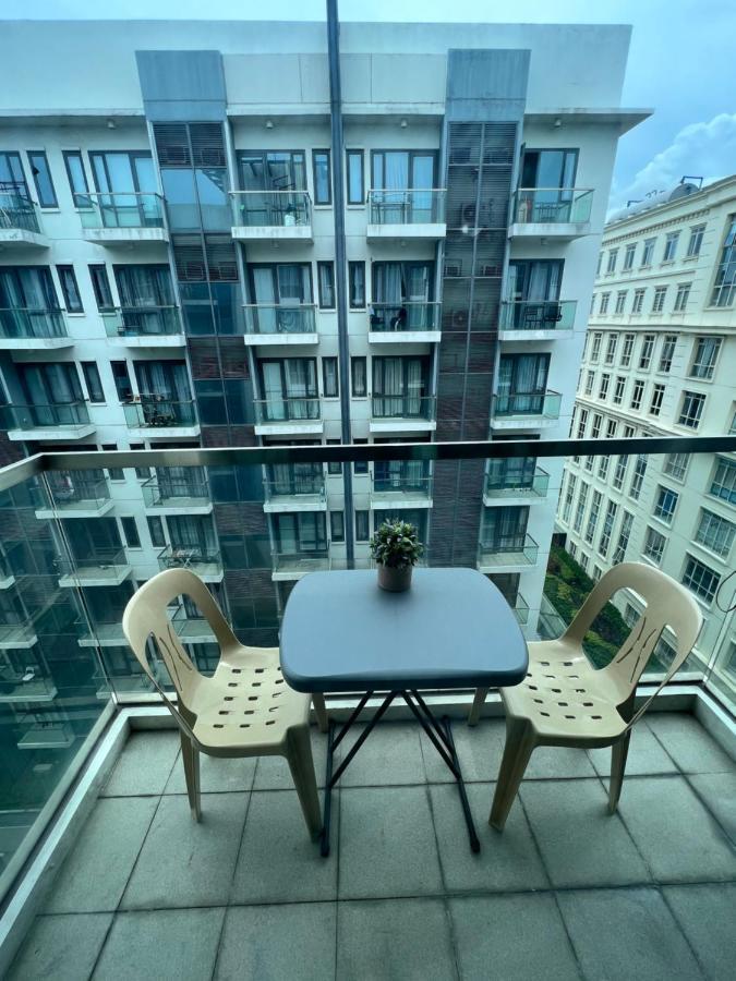 Studio At Newport World Airport Area Prime Location Манила Екстериор снимка
