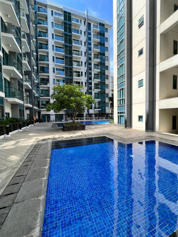 Studio At Newport World Airport Area Prime Location Манила Екстериор снимка
