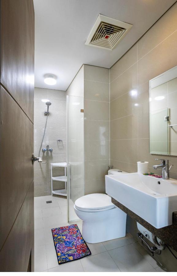 Studio At Newport World Airport Area Prime Location Манила Екстериор снимка